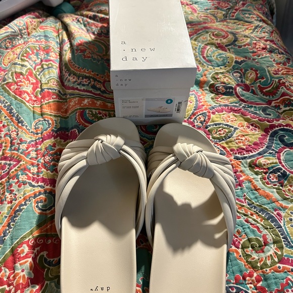 A New Day Women's Off White Knotted Slide Sandals Size 8 New - Picture 1 of 4
